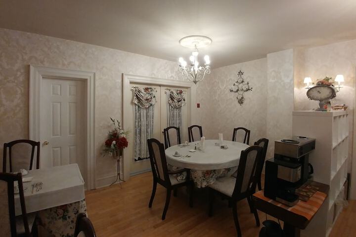 Breakfast area
