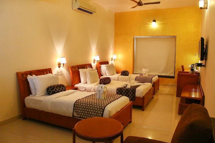 Room 9 of 34