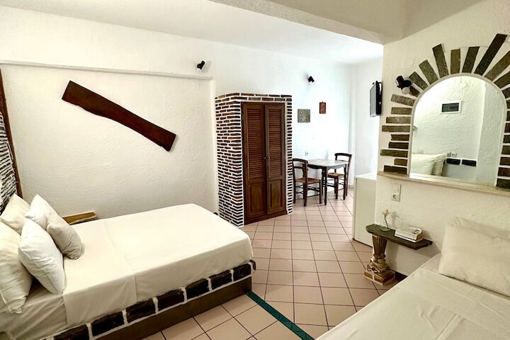 Room 3 of 52