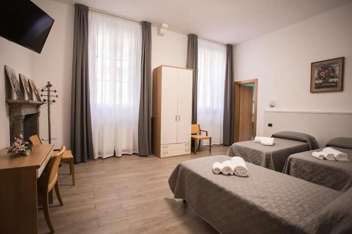 Room 5 of 25