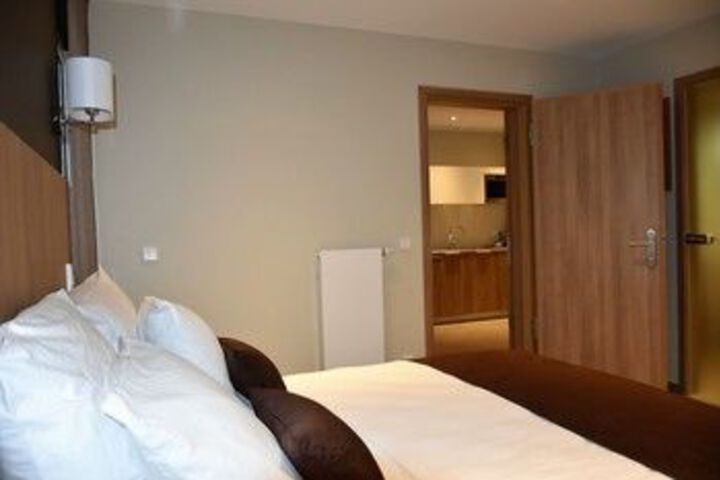 Room 4 of 23