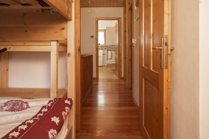 Room 4 of 20