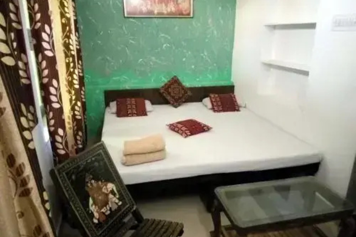 Room 5 of 18