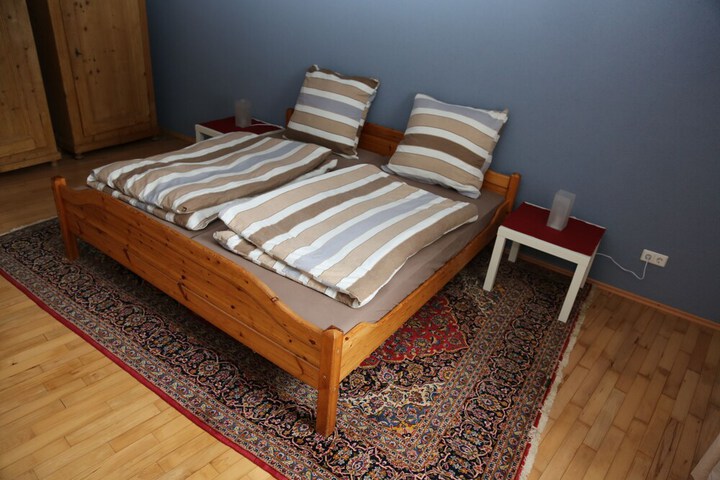 Room 4 of 18