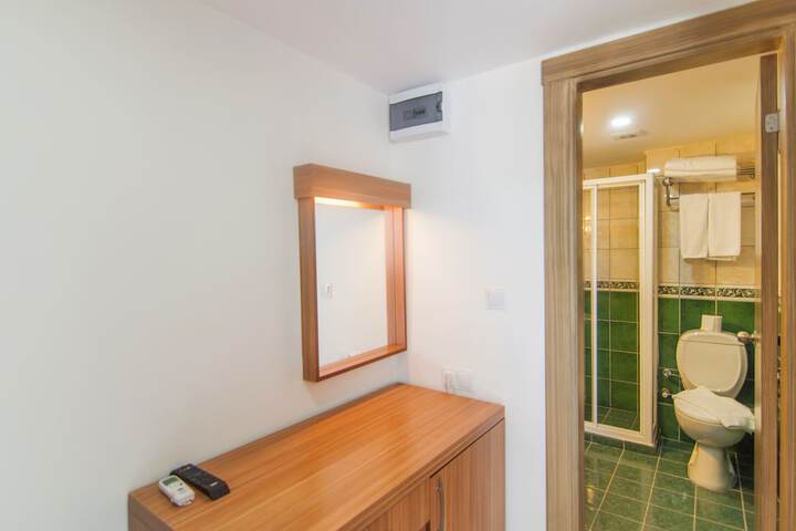 Room 16 of 65