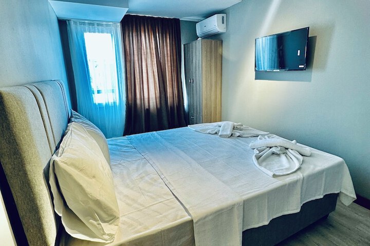 Room 11 of 32