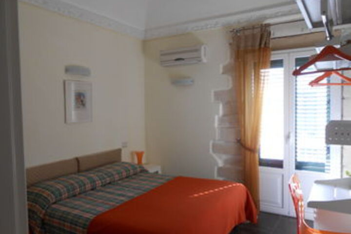Room 10 of 33