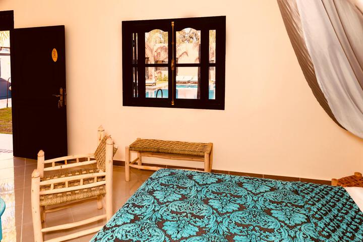 Room 13 of 33