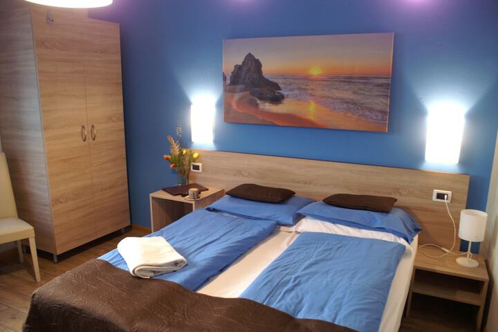 Room 5 of 75