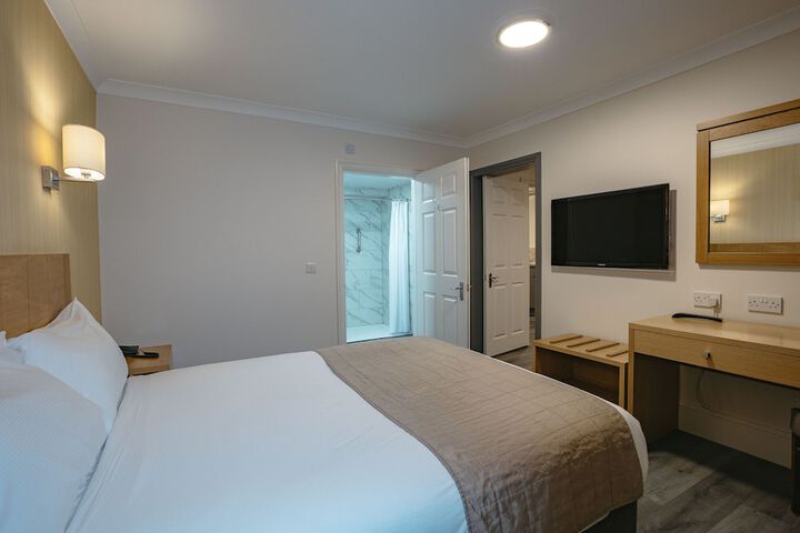 Room 5 of 76