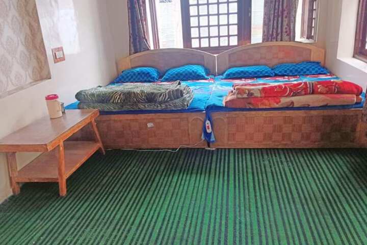 Room 12 of 17