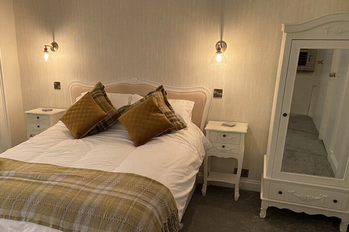 Room 2 of 20