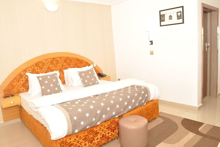Room 4 of 30