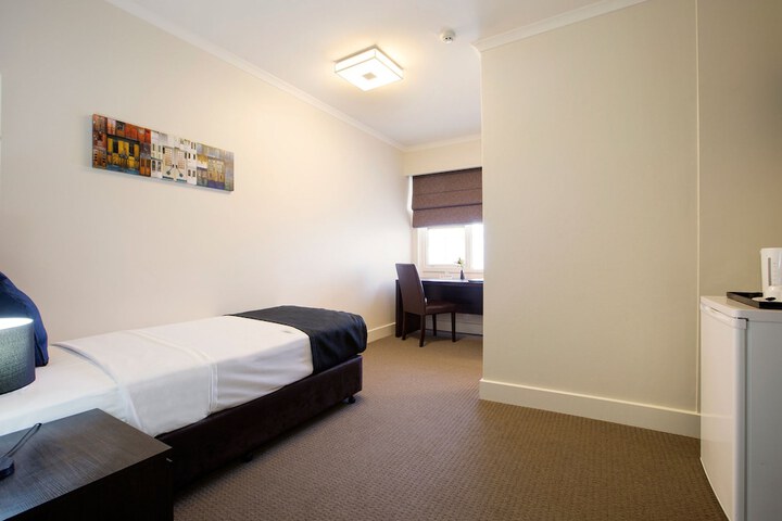 Room 6 of 44