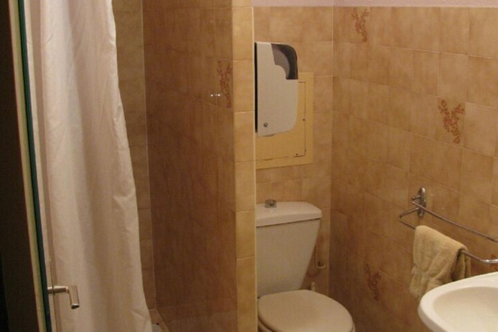 Room 4 of 10