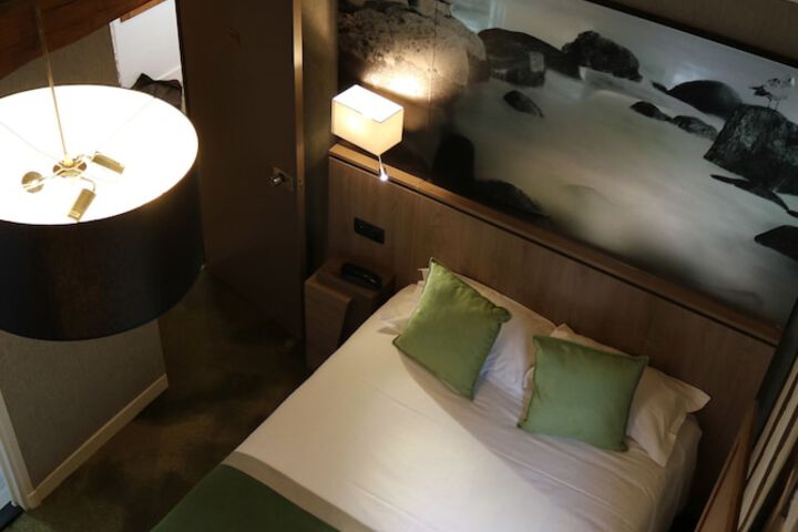 Room 25 of 94