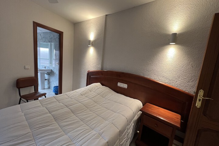 Room 13 of 36