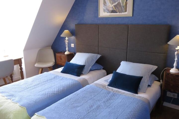 Room 6 of 25
