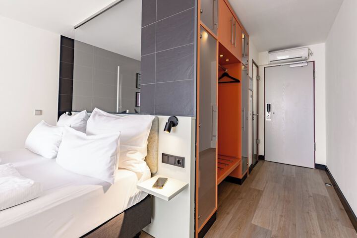 Room 11 of 145