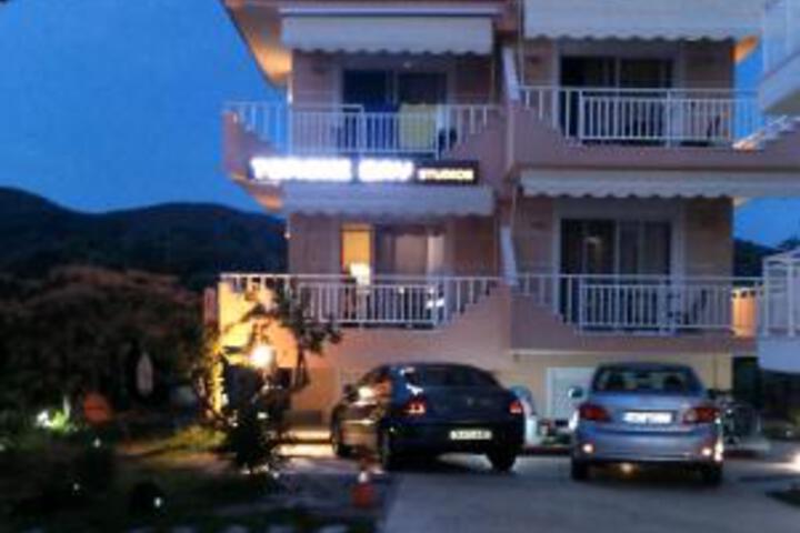 Toroni Bay Studios