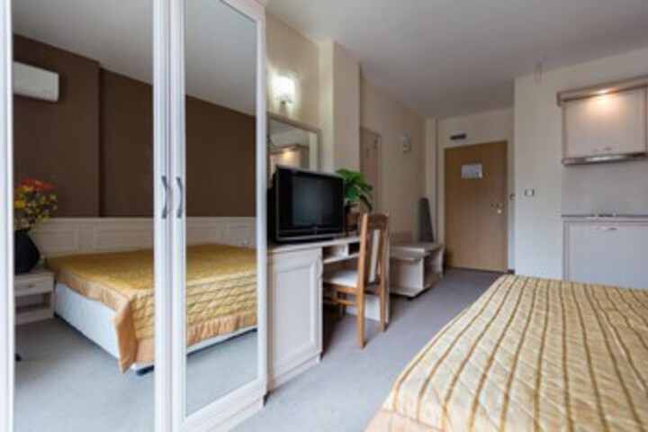 Room 11 of 27