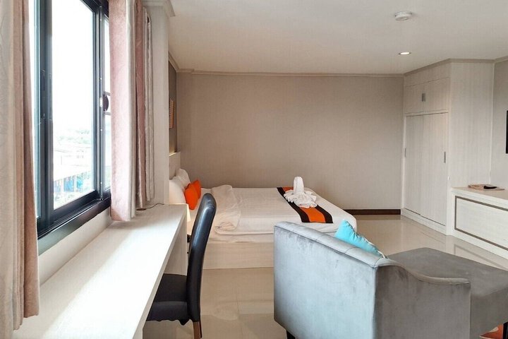 Room 105 of 174