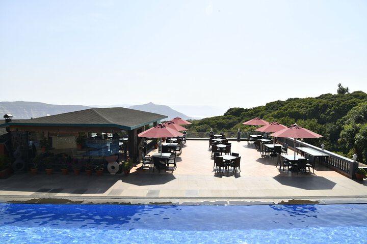 Hotel Pool