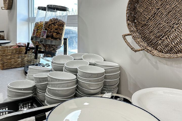 Breakfast/Coffee Service 99 of 123