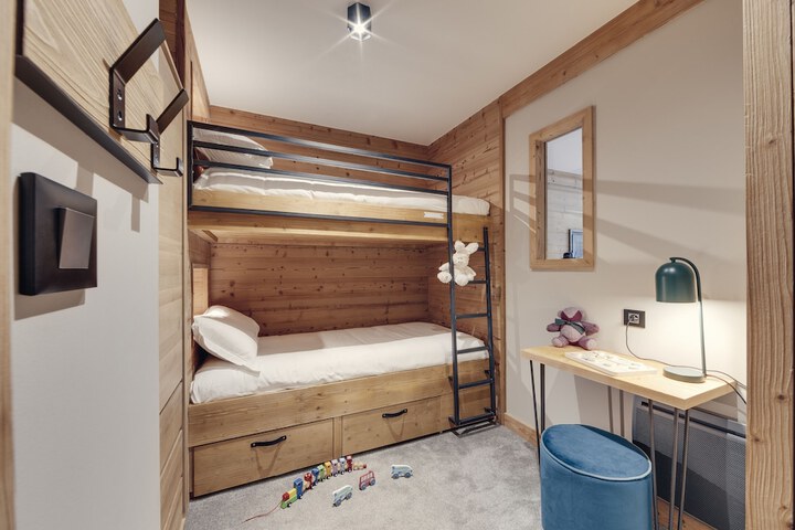 Room 14 of 77