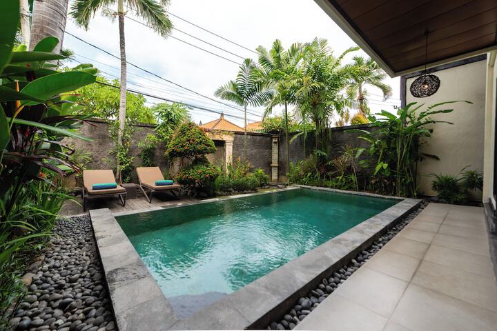 Hotel Pool