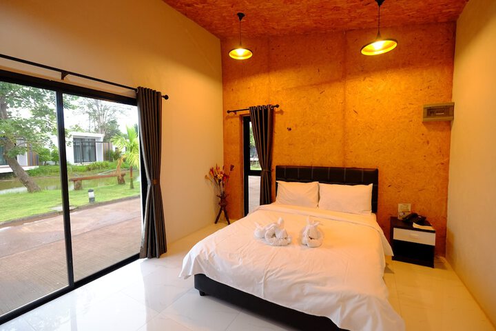 Room 9 of 28