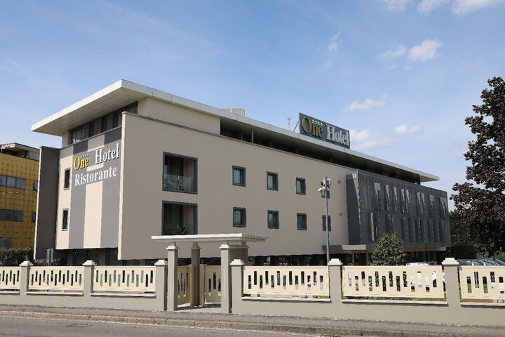 One Hotel & Restaurant