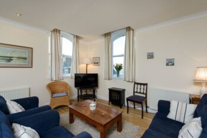 Room 16 of 33