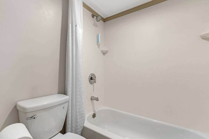 2 Double Beds (8 of 13)