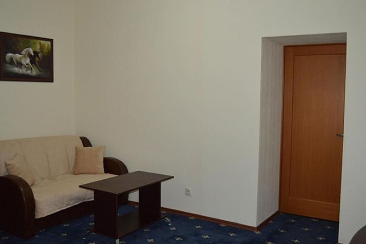 Room 6 of 19