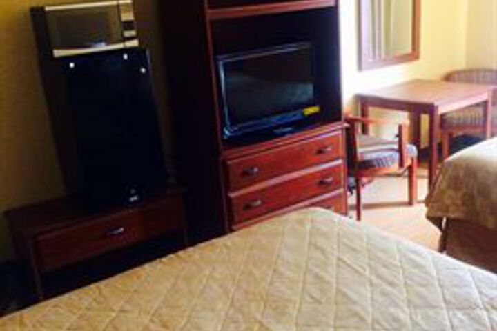 Room 4 of 8