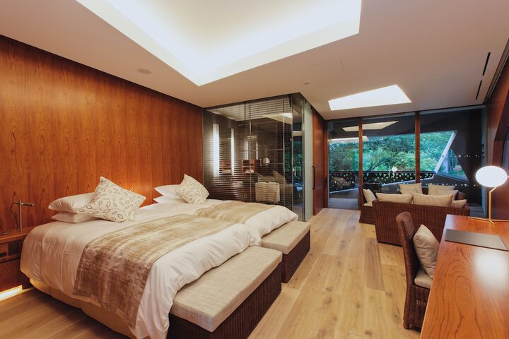 Room 6 of 93