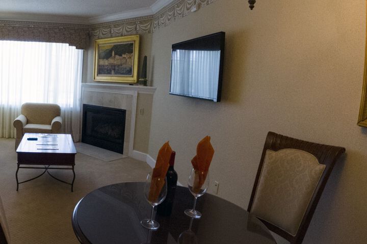 Room 9 of 37