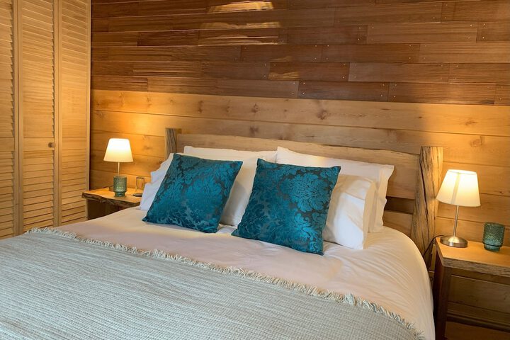 Room 6 of 10