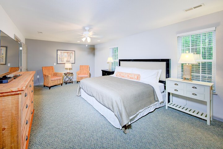 Room 8 of 80
