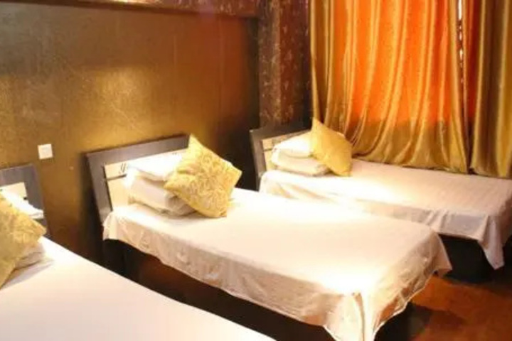 Room 4 of 6