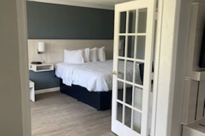 Standard | King Bed (8 of 16)