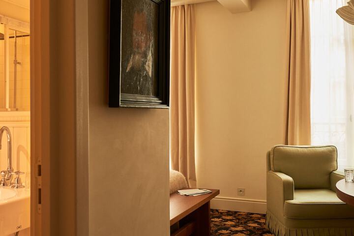 Room 10 of 61