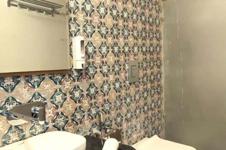 Room 76 of 114
