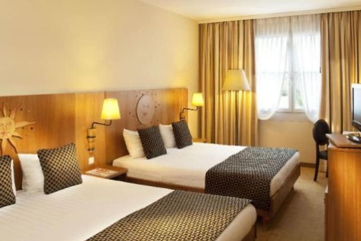 Room 2 of 8