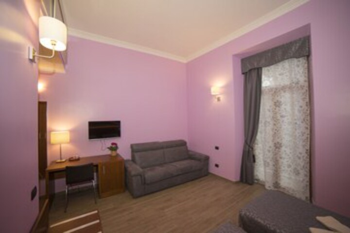 Room 11 of 37