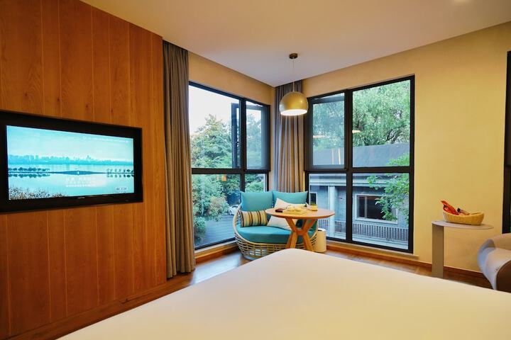 Room 8 of 45