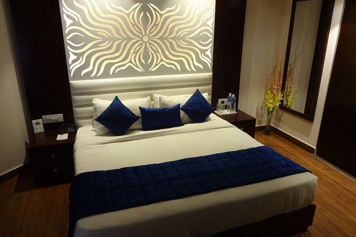 Room 13 of 38