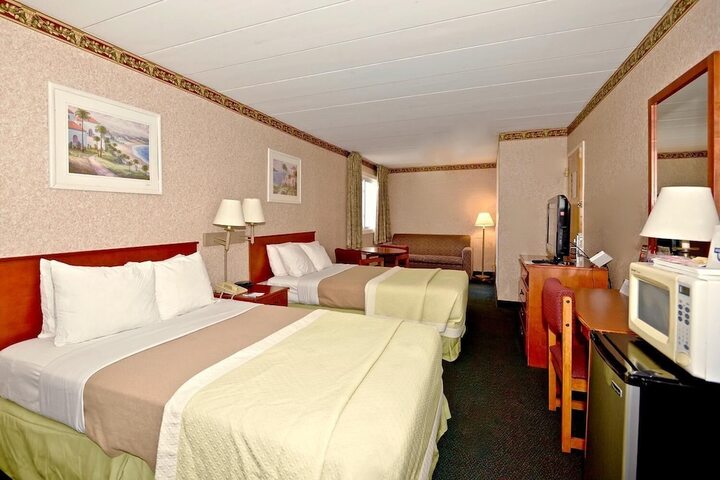 1 King Bed (3 of 12)