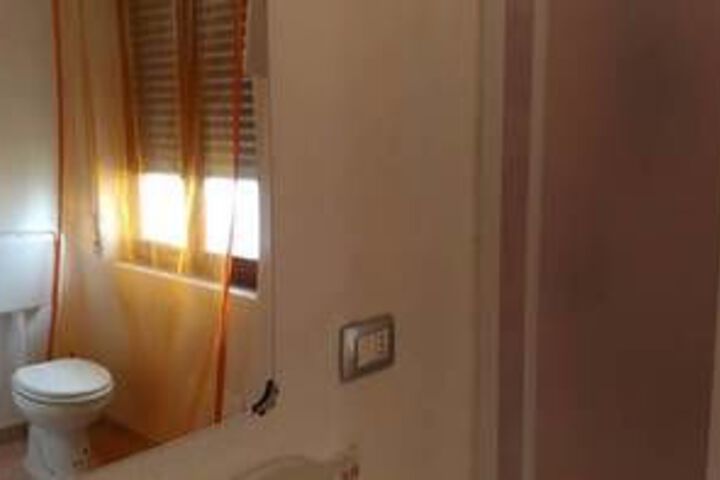 Room 4 of 39